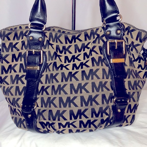 MICHAEL KORS tan and black signature satchel. Leather and canvas exterior. - Picture 2 of 16